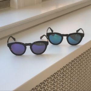 Set of 2 Diff sunglasses